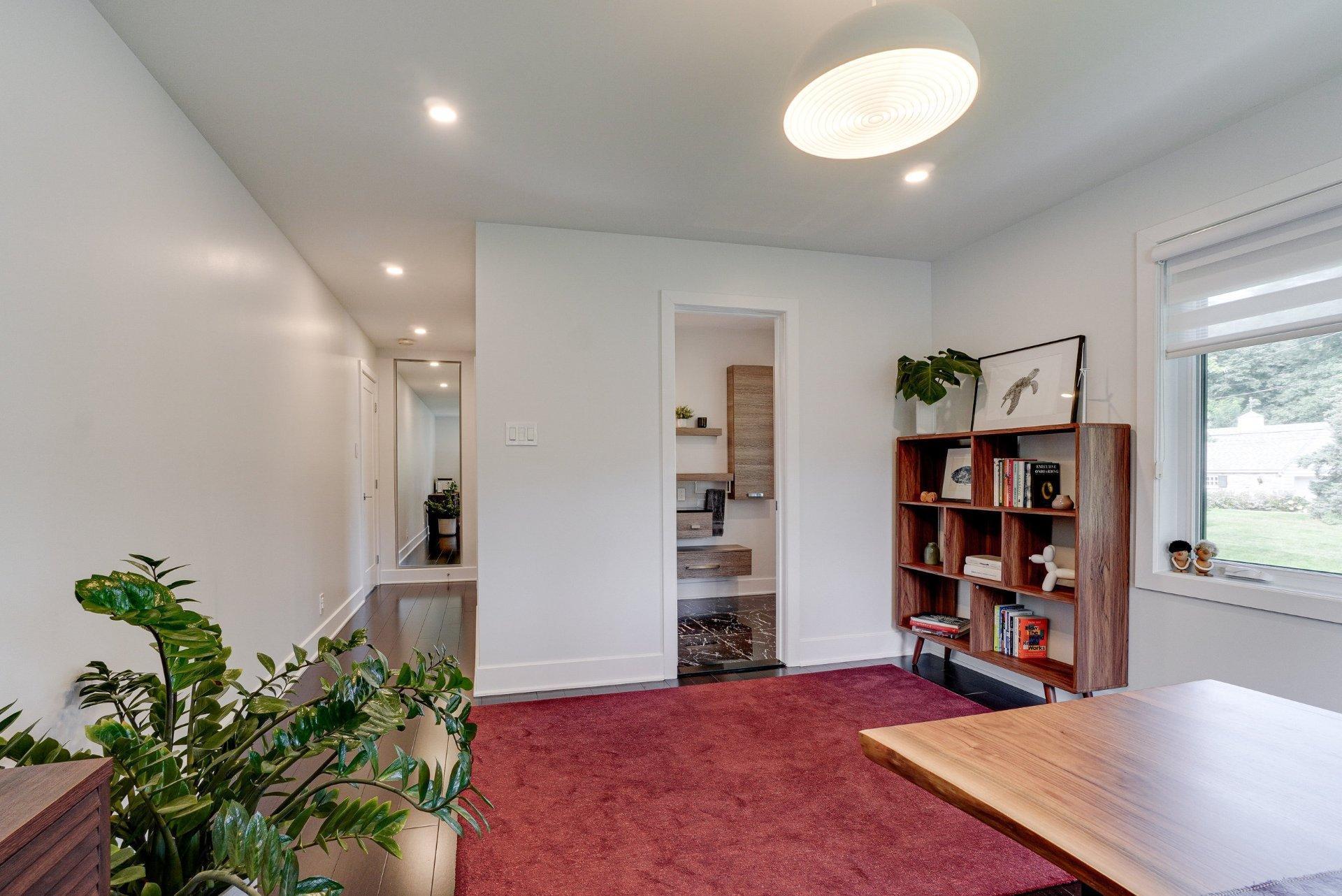 









218


Rue Oakridge

,
Baie-d'Urfé,




QC
H9X2N4

