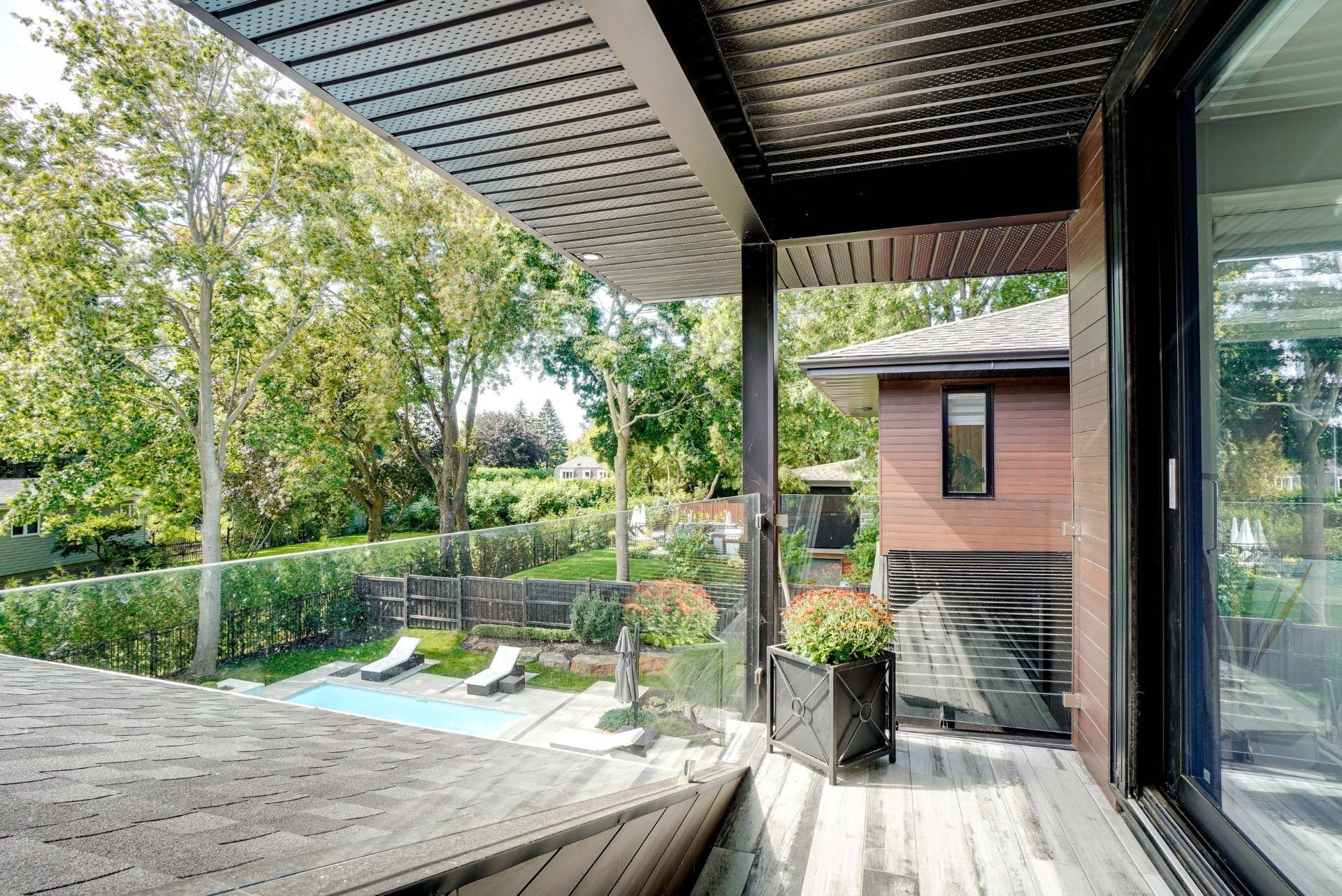 









218


Rue Oakridge

,
Baie-d'Urfé,




QC
H9X2N4

