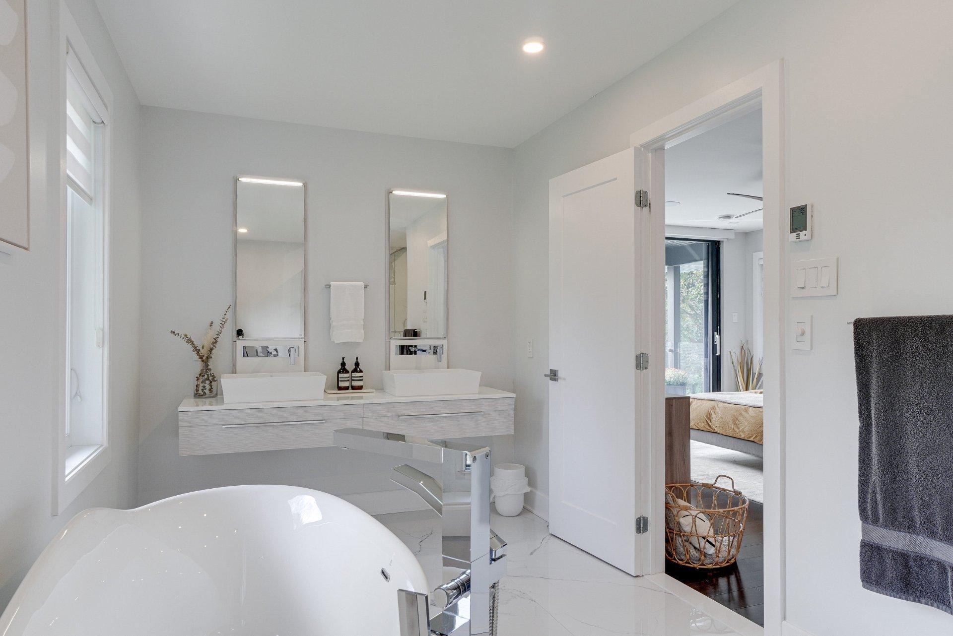 









218


Rue Oakridge

,
Baie-d'Urfé,




QC
H9X2N4

