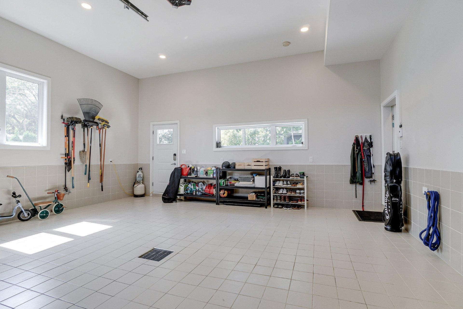 









218


Rue Oakridge

,
Baie-d'Urfé,




QC
H9X2N4

