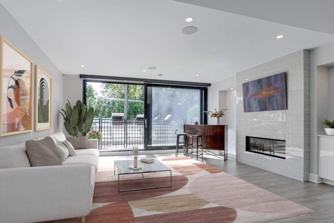 









218


Rue Oakridge

,
Baie-d'Urfé,




QC
H9X2N4

