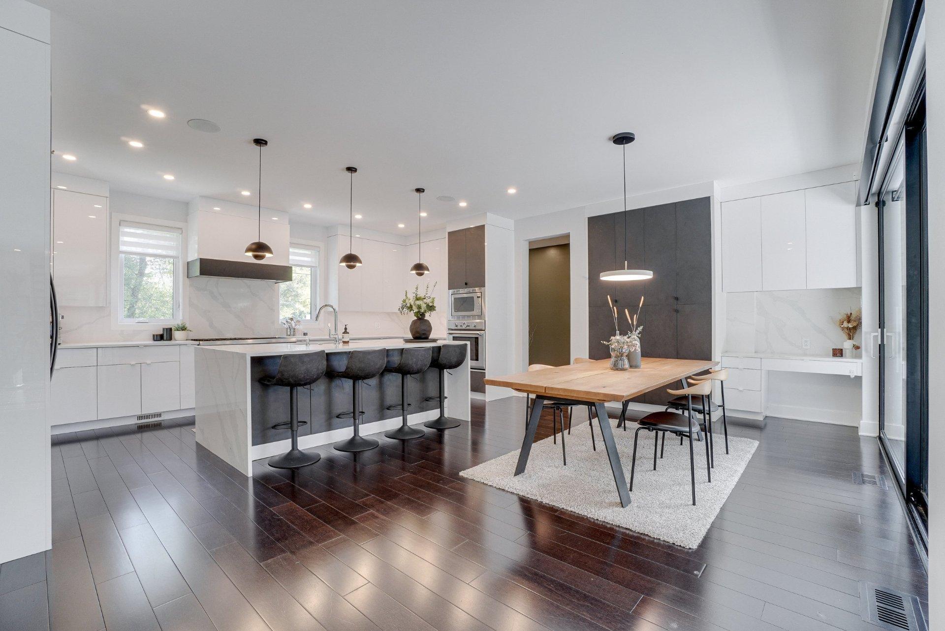 









218


Rue Oakridge

,
Baie-d'Urfé,




QC
H9X2N4

