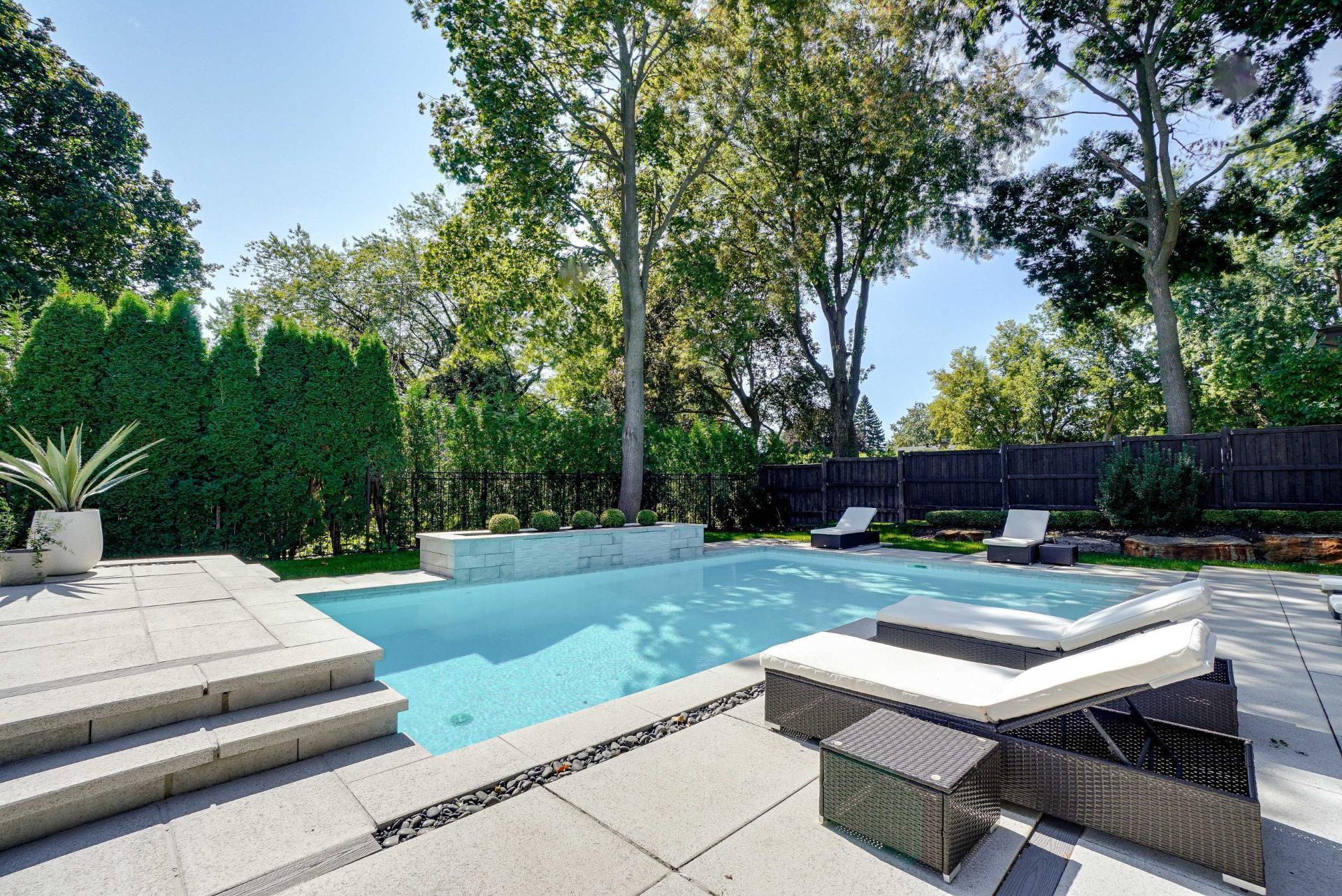 









218


Rue Oakridge

,
Baie-d'Urfé,




QC
H9X2N4

