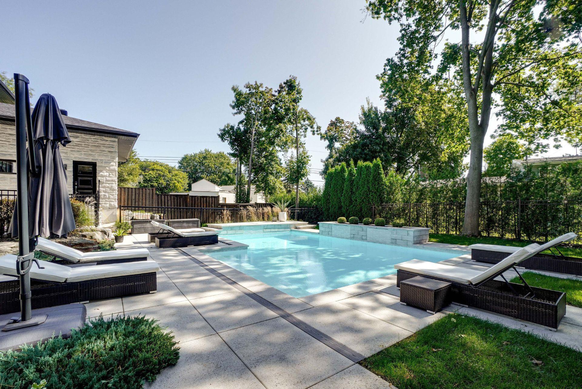 









218


Rue Oakridge

,
Baie-d'Urfé,




QC
H9X2N4

