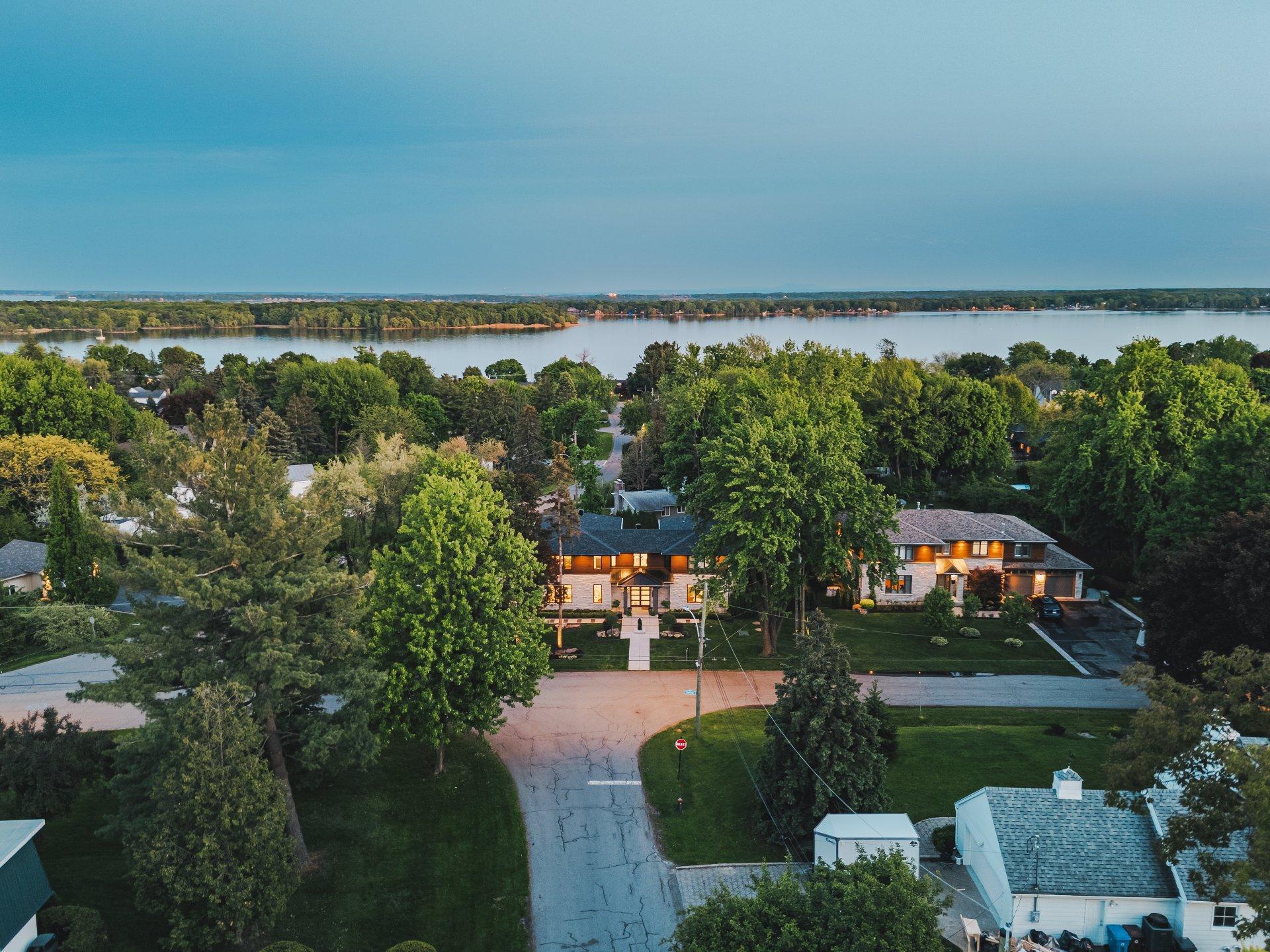 









218


Rue Oakridge

,
Baie-d'Urfé,




QC
H9X2N4

