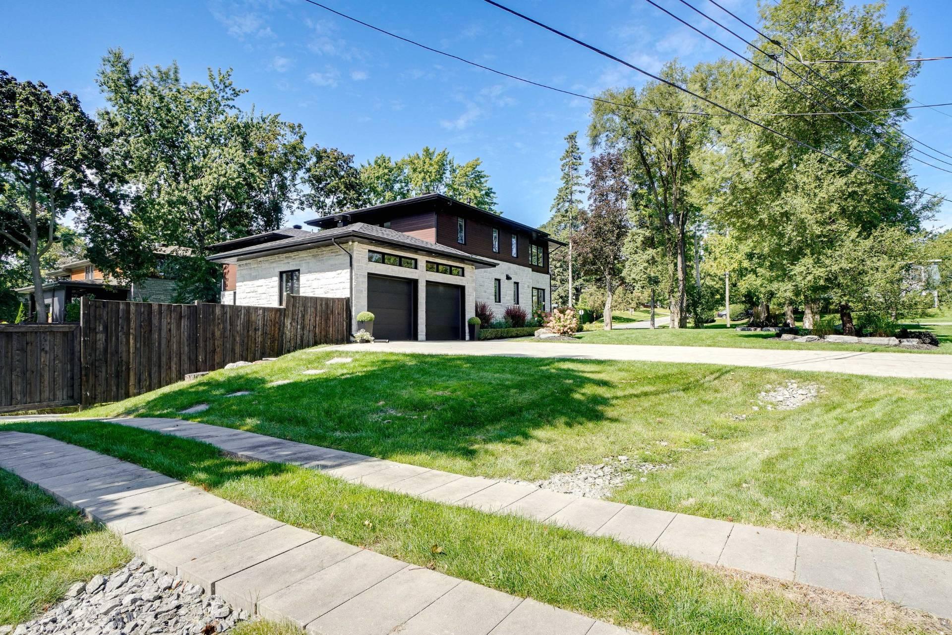 









218


Rue Oakridge

,
Baie-d'Urfé,




QC
H9X2N4

