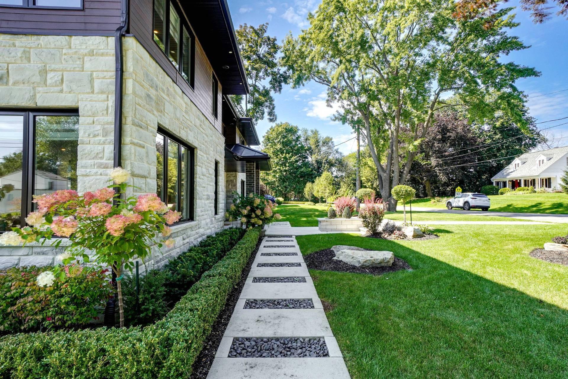 









218


Rue Oakridge

,
Baie-d'Urfé,




QC
H9X2N4

