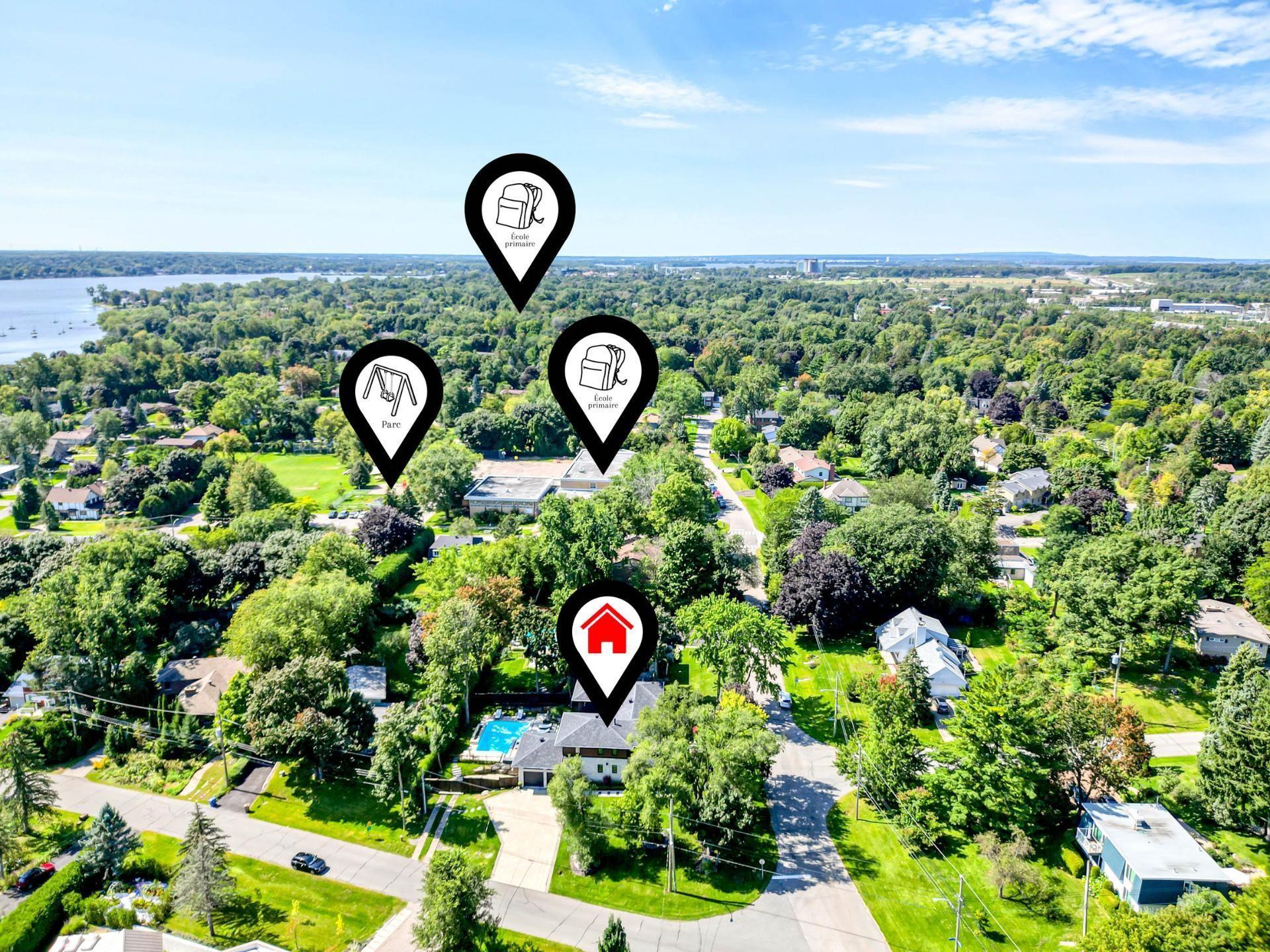 









218


Rue Oakridge

,
Baie-d'Urfé,




QC
H9X2N4

