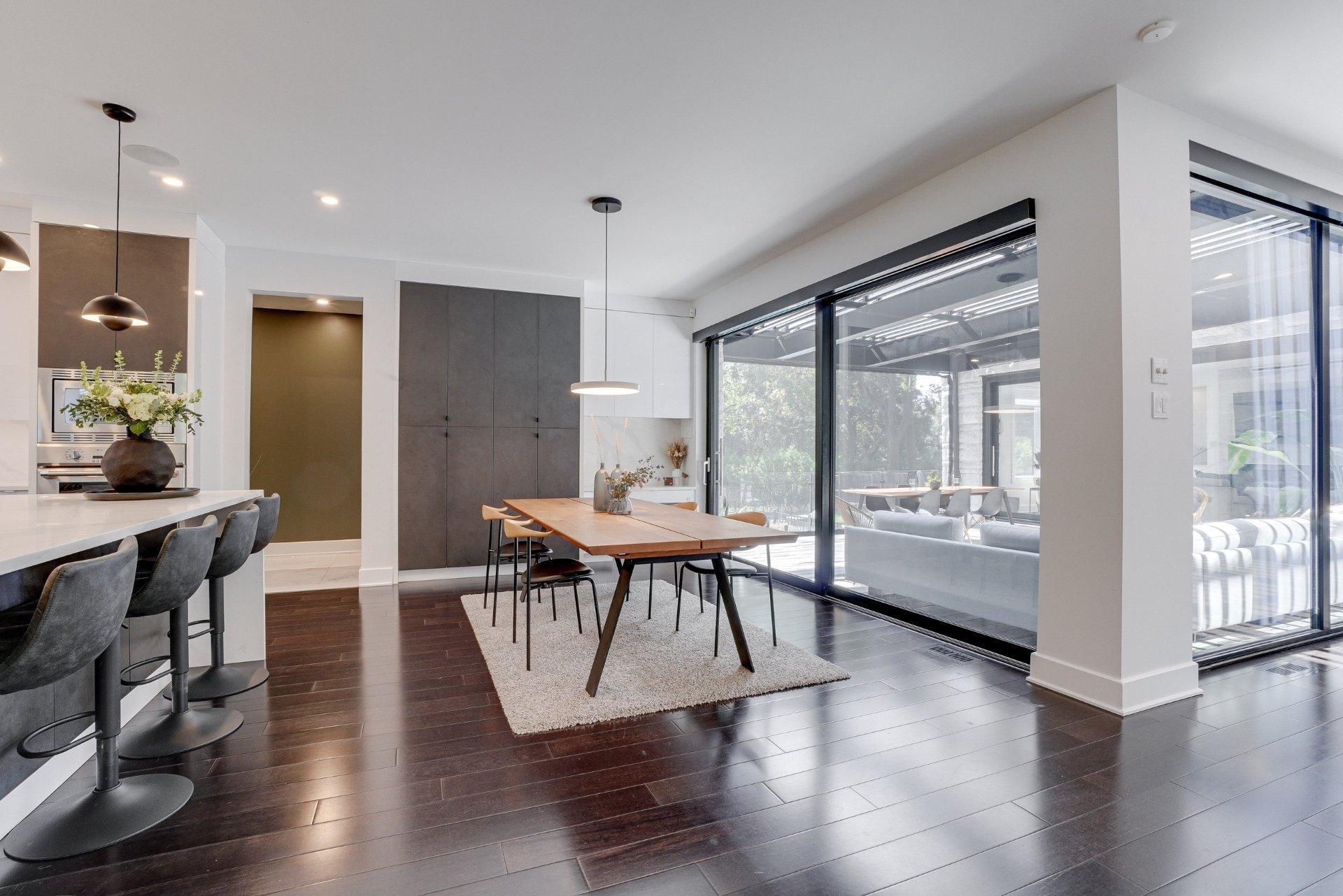 









218


Rue Oakridge

,
Baie-d'Urfé,




QC
H9X2N4

