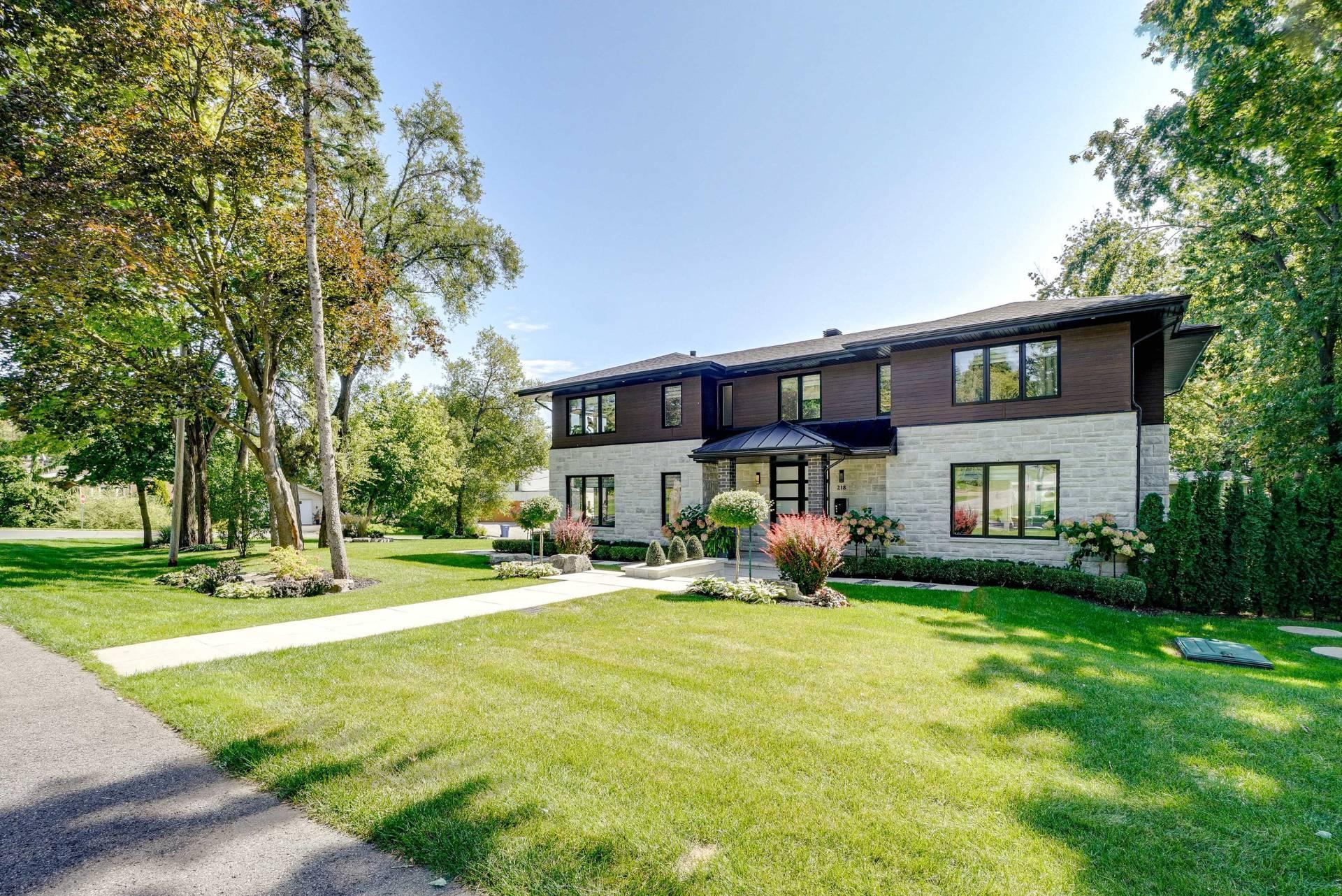 









218


Rue Oakridge

,
Baie-d'Urfé,




QC
H9X2N4

