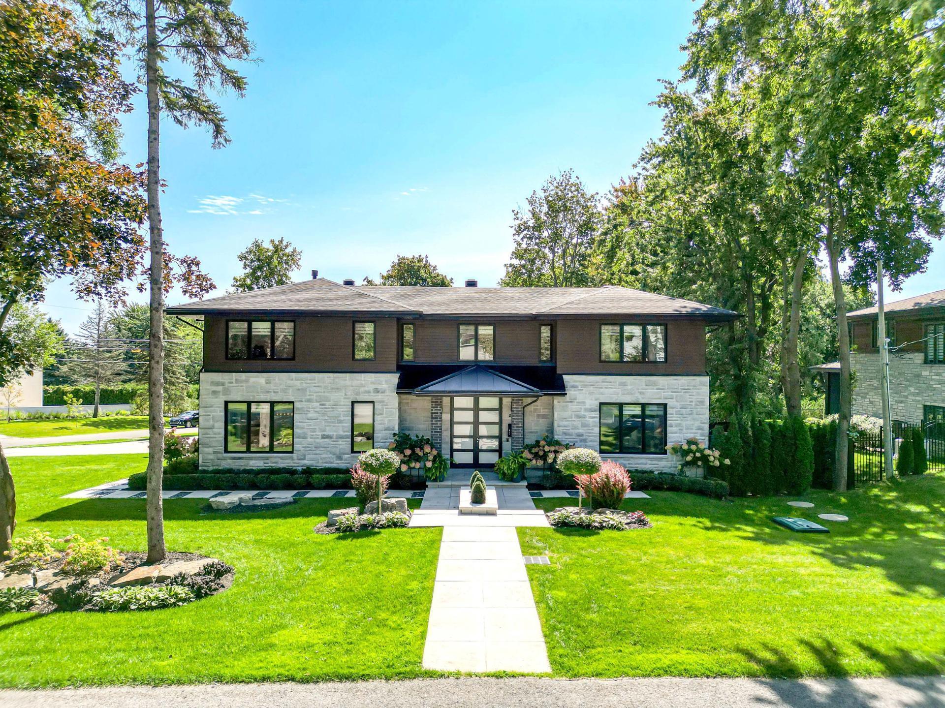 









218


Rue Oakridge

,
Baie-d'Urfé,




QC
H9X2N4

