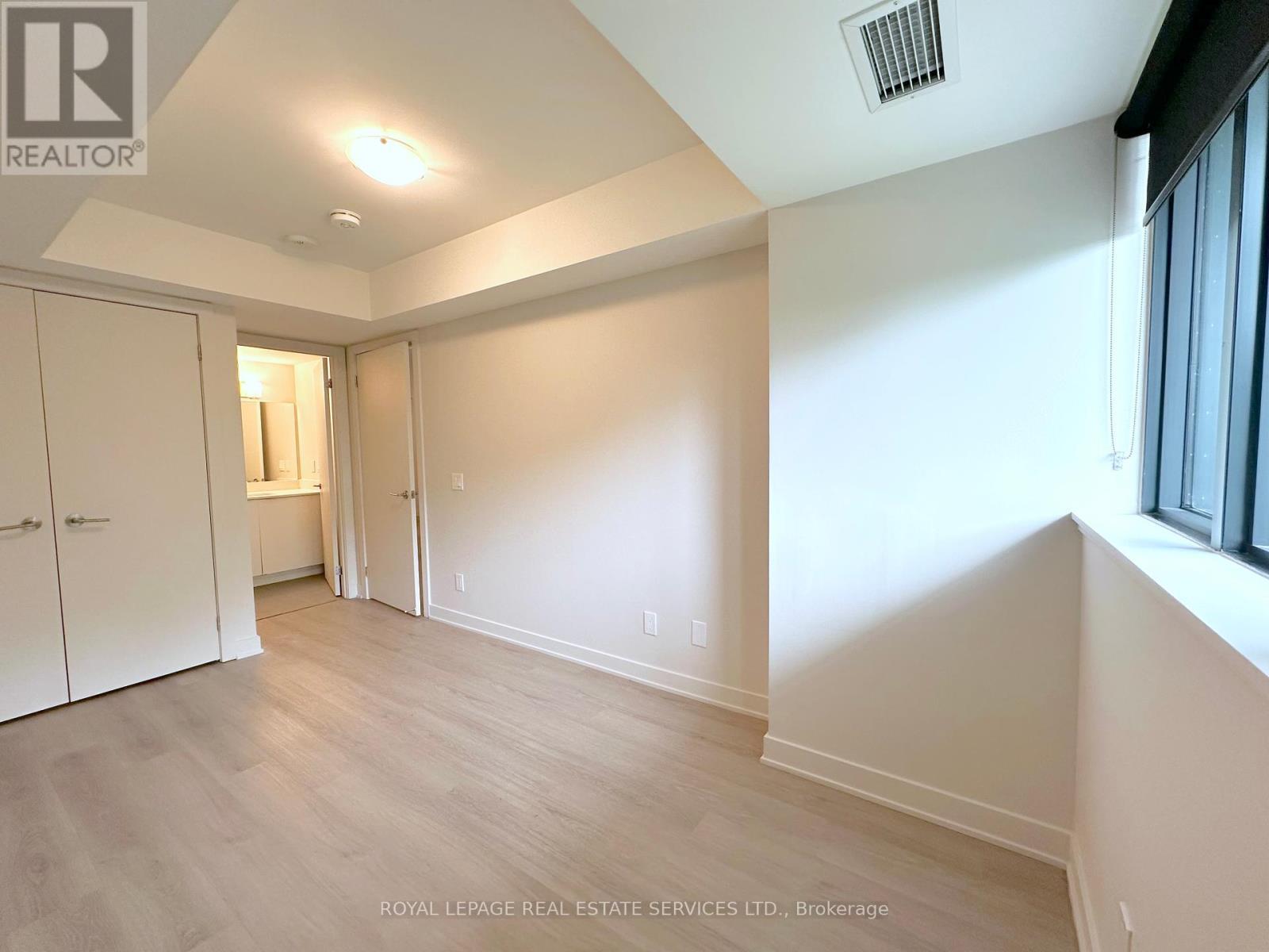 












401 - 3385 DUNDAS STREET W

,
Toronto,




Ontario
M6S2S2

