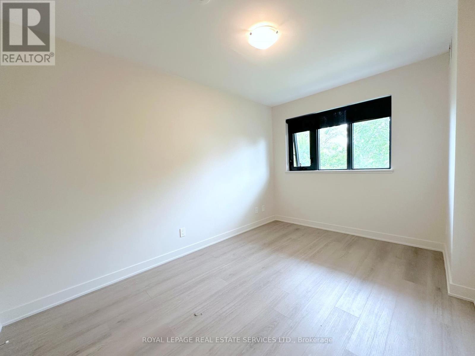 












401 - 3385 DUNDAS STREET W

,
Toronto,




Ontario
M6S2S2

