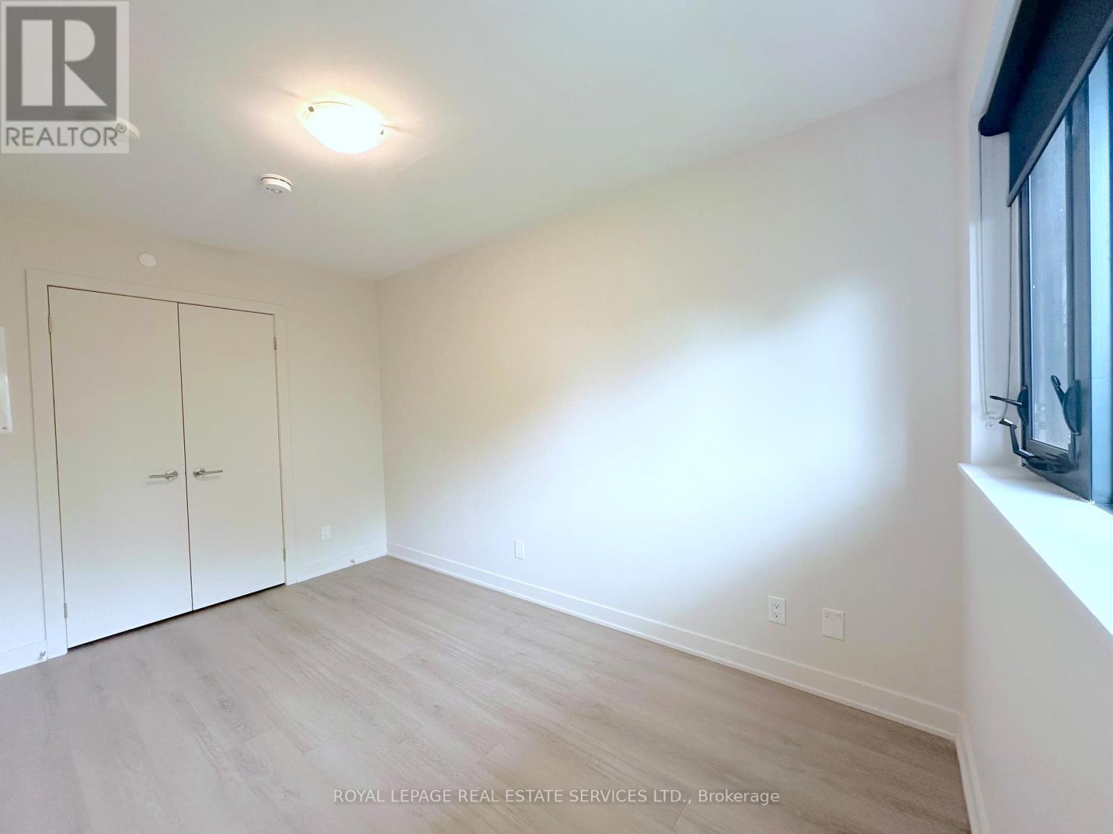 












401 - 3385 DUNDAS STREET W

,
Toronto,




Ontario
M6S2S2

