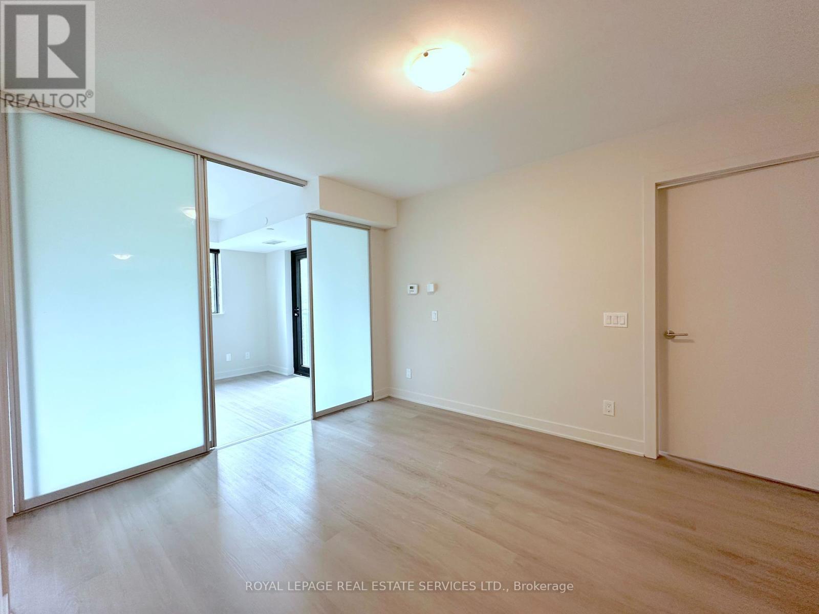 












401 - 3385 DUNDAS STREET W

,
Toronto,




Ontario
M6S2S2


