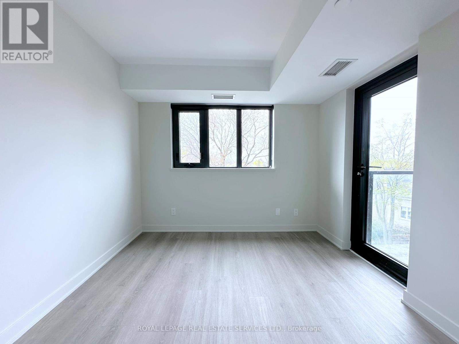 












401 - 3385 DUNDAS STREET W

,
Toronto,




Ontario
M6S2S2

