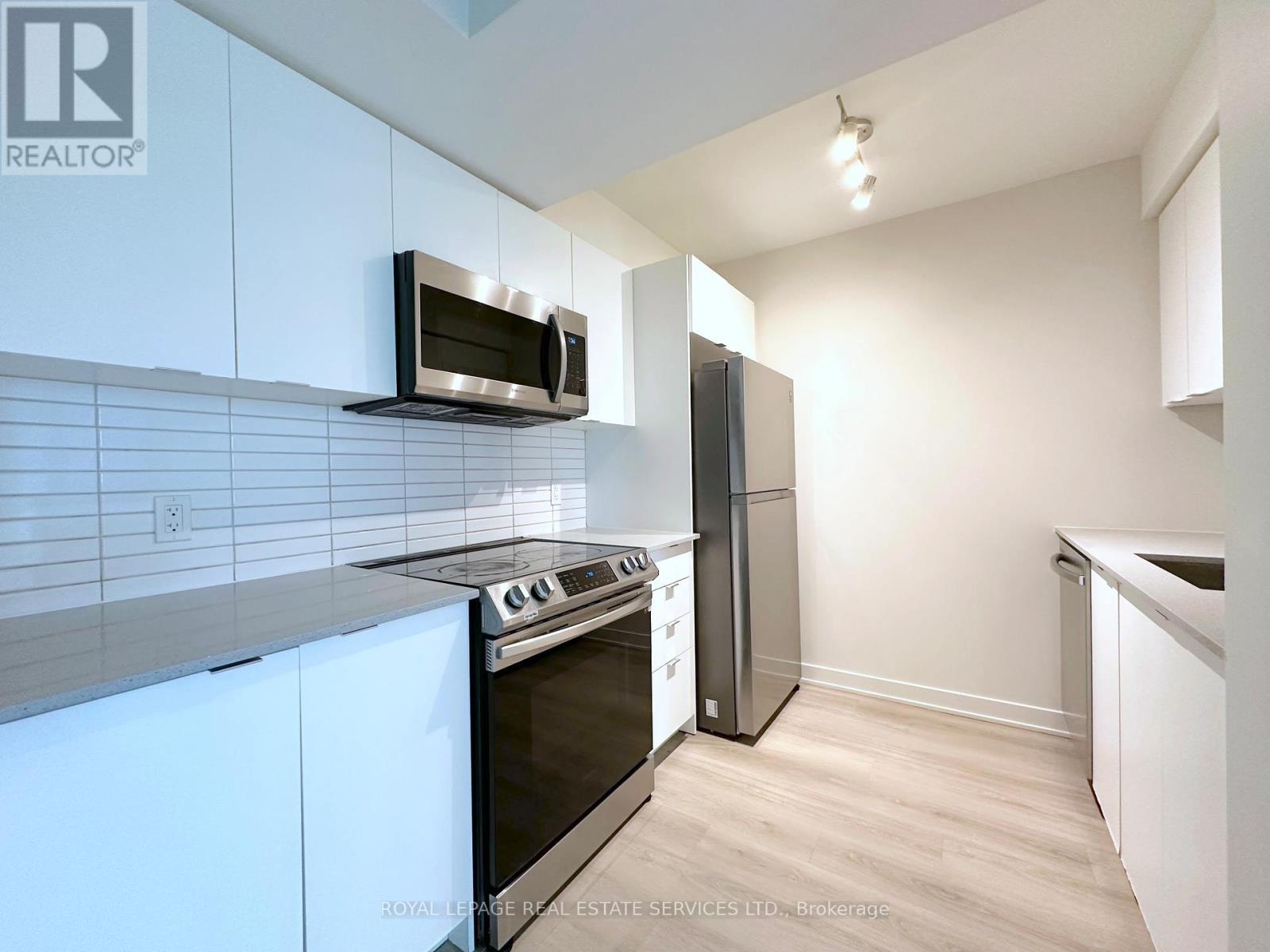 












401 - 3385 DUNDAS STREET W

,
Toronto,




Ontario
M6S2S2

