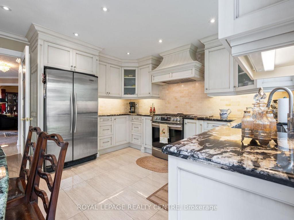









4383


Mayflower

Drive,
Mississauga,




ON
L5R 1T4

