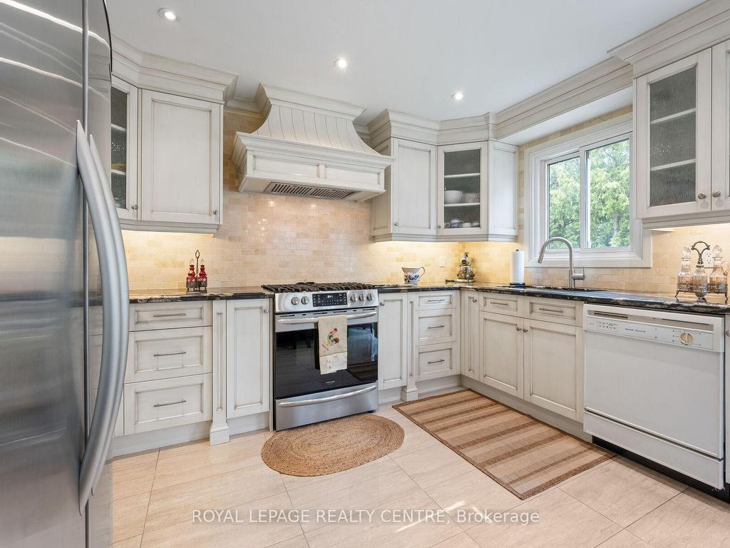 









4383


Mayflower

Drive,
Mississauga,




ON
L5R 1T4

