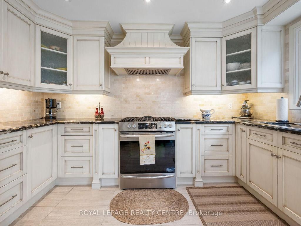 









4383


Mayflower

Drive,
Mississauga,




ON
L5R 1T4

