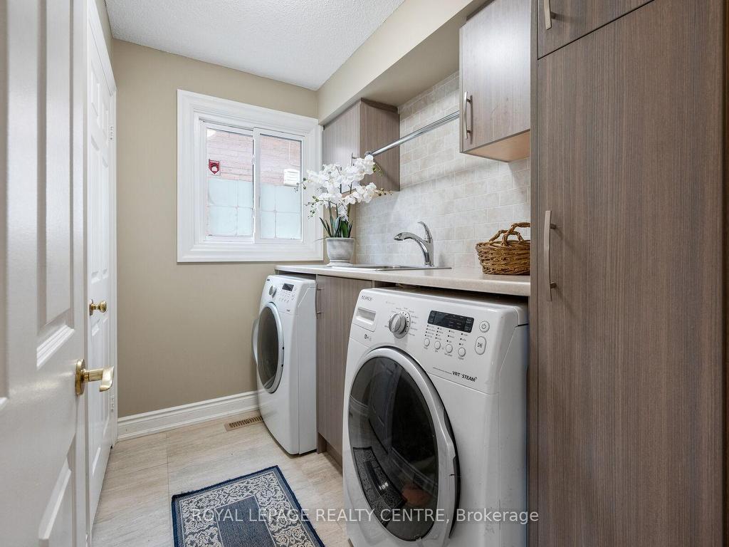 









4383


Mayflower

Drive,
Mississauga,




ON
L5R 1T4

