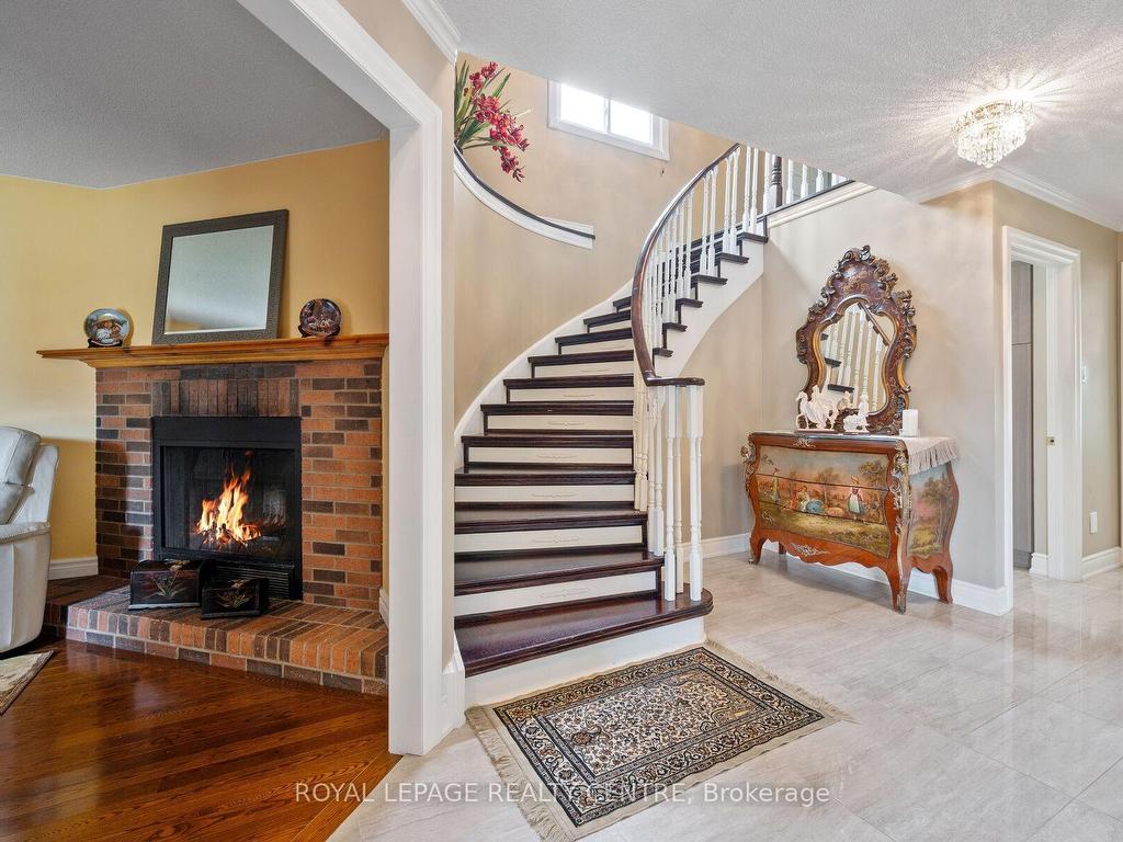 









4383


Mayflower

Drive,
Mississauga,




ON
L5R 1T4

