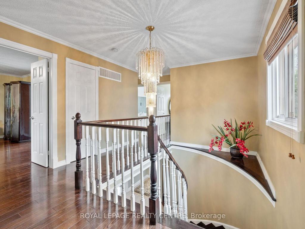 









4383


Mayflower

Drive,
Mississauga,




ON
L5R 1T4

