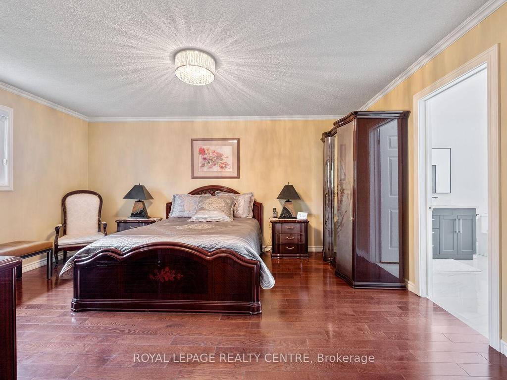 









4383


Mayflower

Drive,
Mississauga,




ON
L5R 1T4

