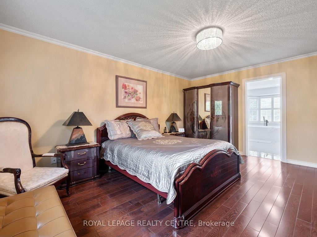 









4383


Mayflower

Drive,
Mississauga,




ON
L5R 1T4

