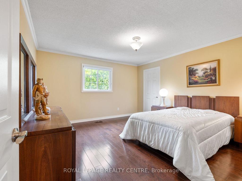 









4383


Mayflower

Drive,
Mississauga,




ON
L5R 1T4

