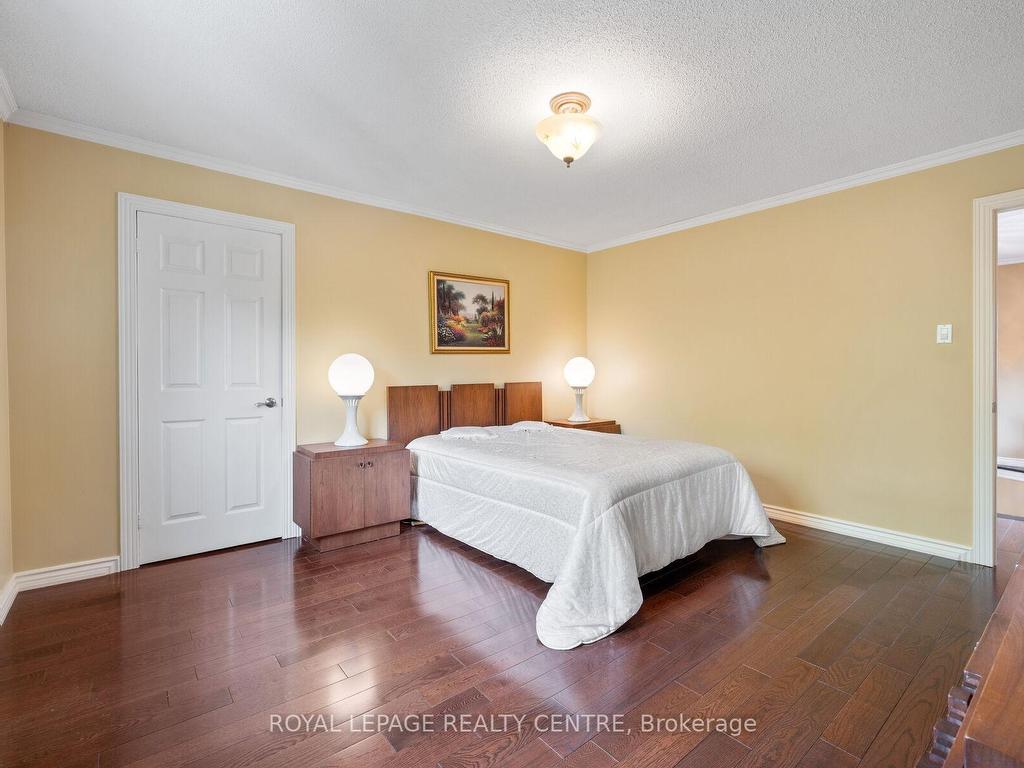 









4383


Mayflower

Drive,
Mississauga,




ON
L5R 1T4

