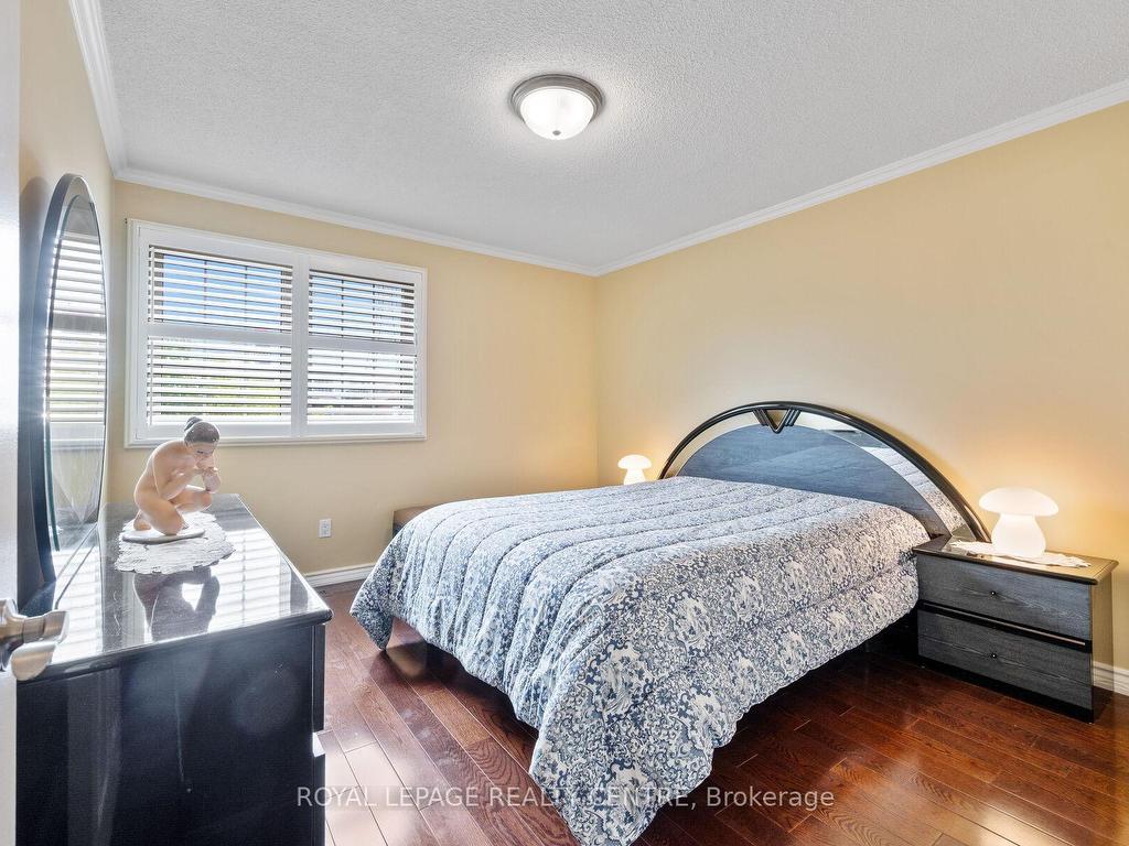 









4383


Mayflower

Drive,
Mississauga,




ON
L5R 1T4

