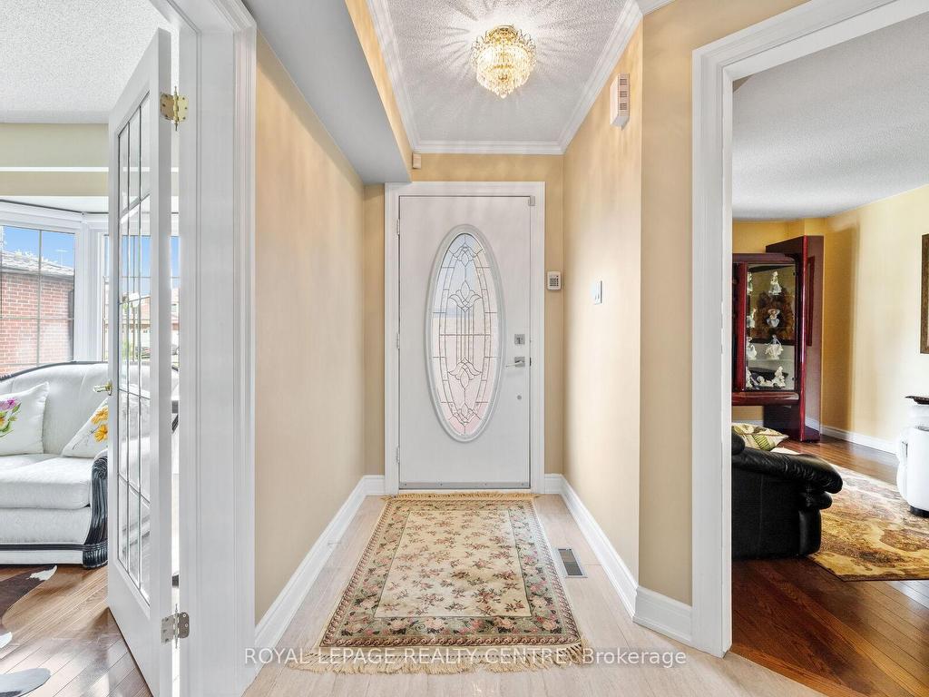 









4383


Mayflower

Drive,
Mississauga,




ON
L5R 1T4

