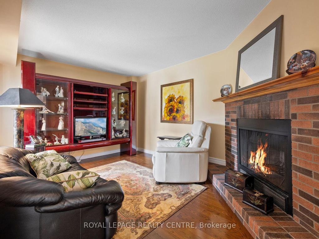 









4383


Mayflower

Drive,
Mississauga,




ON
L5R 1T4

