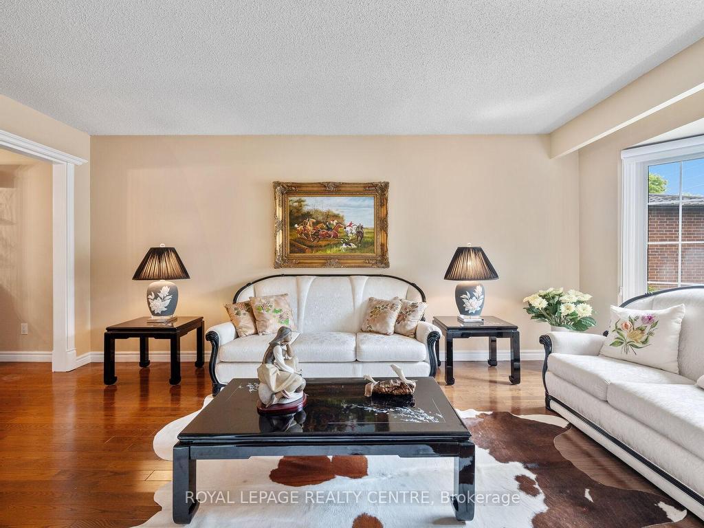 









4383


Mayflower

Drive,
Mississauga,




ON
L5R 1T4

