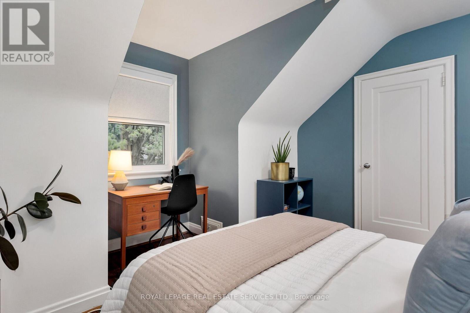 












246 BERRY ROAD

,
Toronto,




Ontario
M8Y1X9

