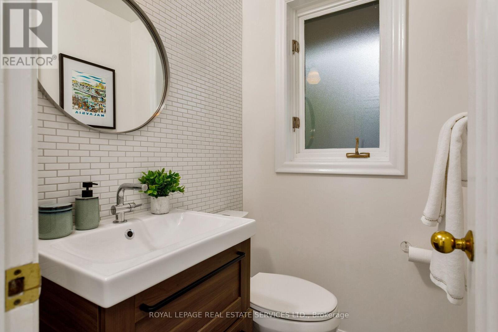












246 BERRY ROAD

,
Toronto,




Ontario
M8Y1X9

