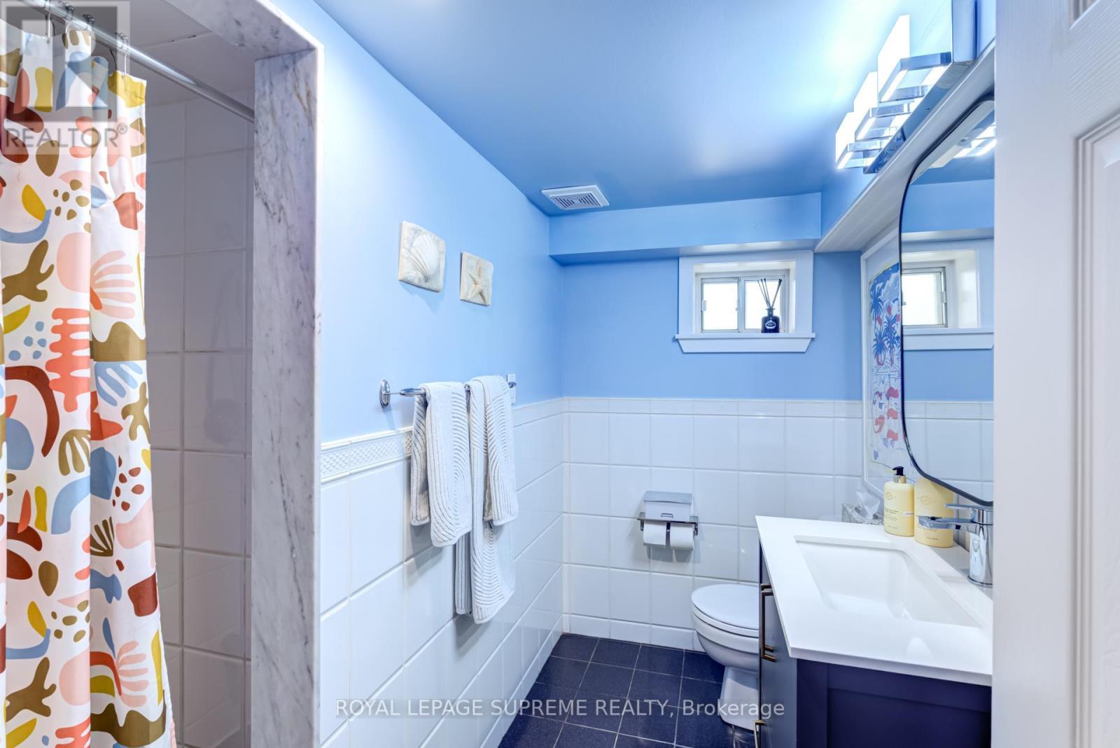 












901 ST CLARENS AVENUE

,
Toronto,




Ontario
M6H3X5


