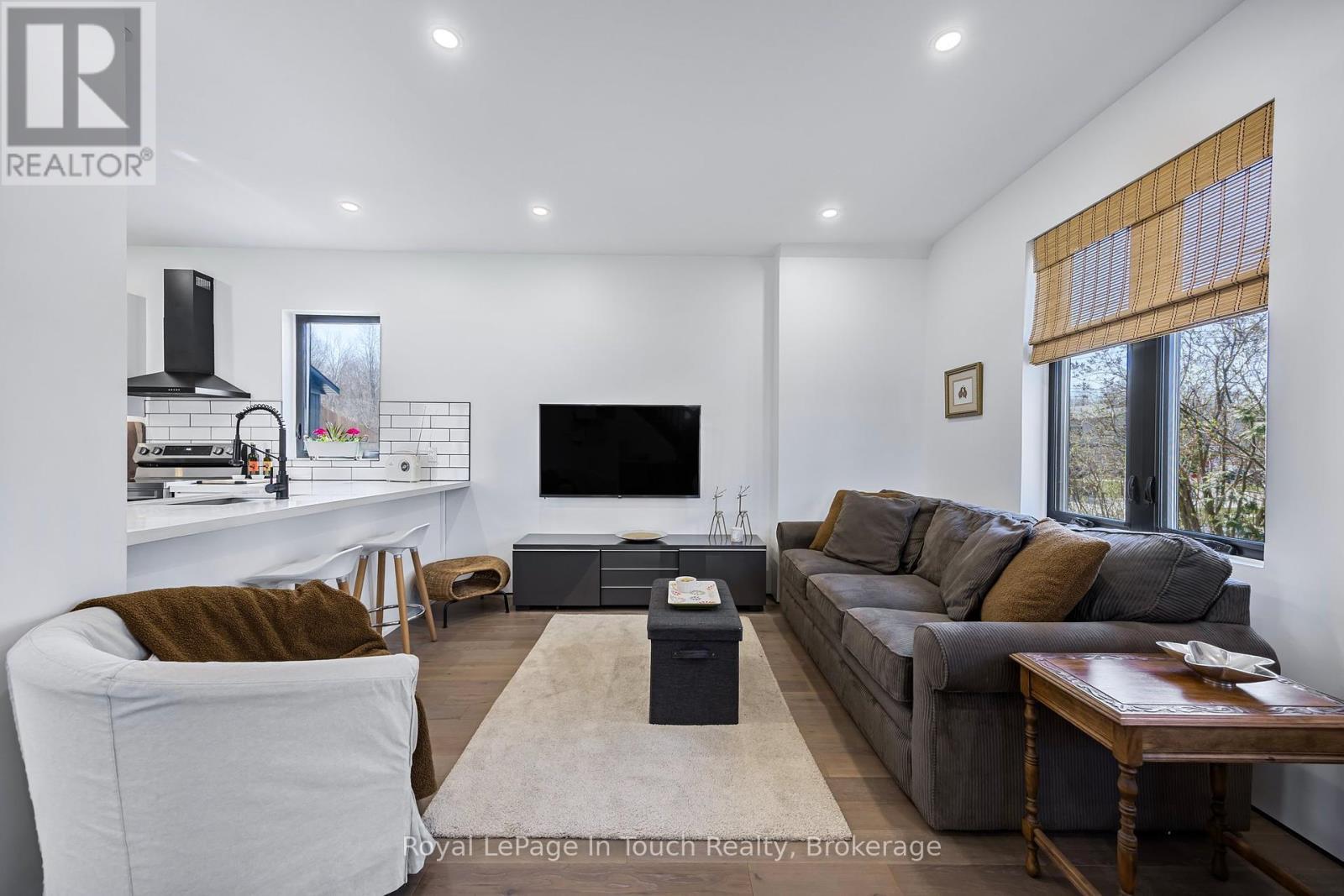 












381 OLIVE STREET

,
Midland,




Ontario
L4R2R4

