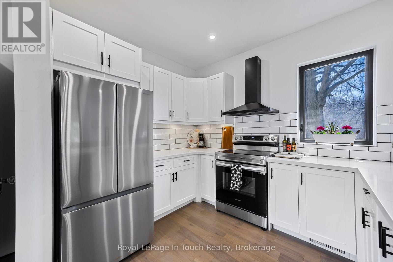 












381 OLIVE STREET

,
Midland,




Ontario
L4R2R4

