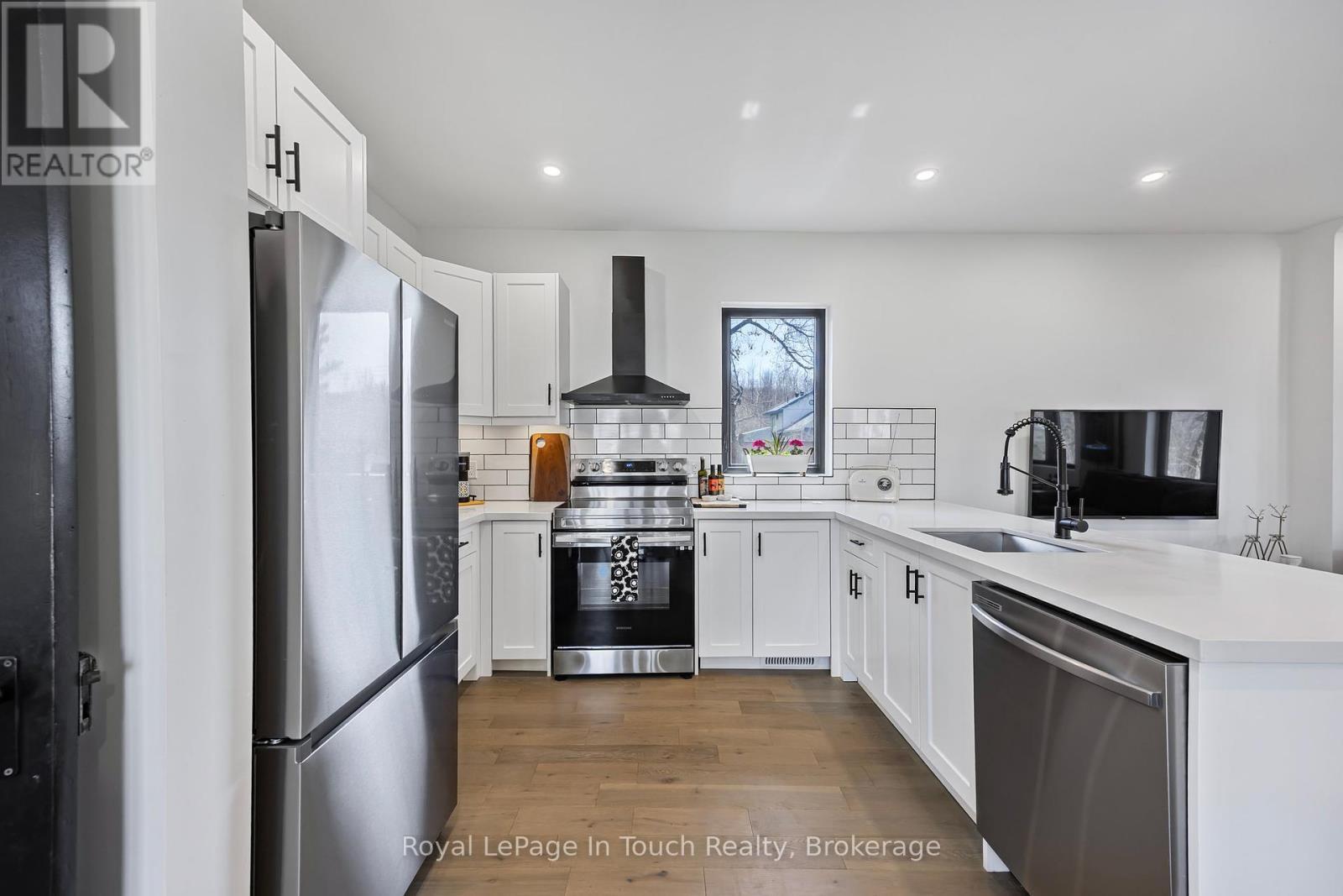 












381 OLIVE STREET

,
Midland,




Ontario
L4R2R4

