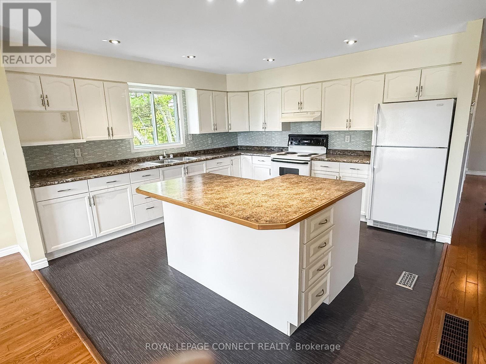 












691 ADDINGTON STREET

,
Stone Mills,




Ontario
K0K3G0

