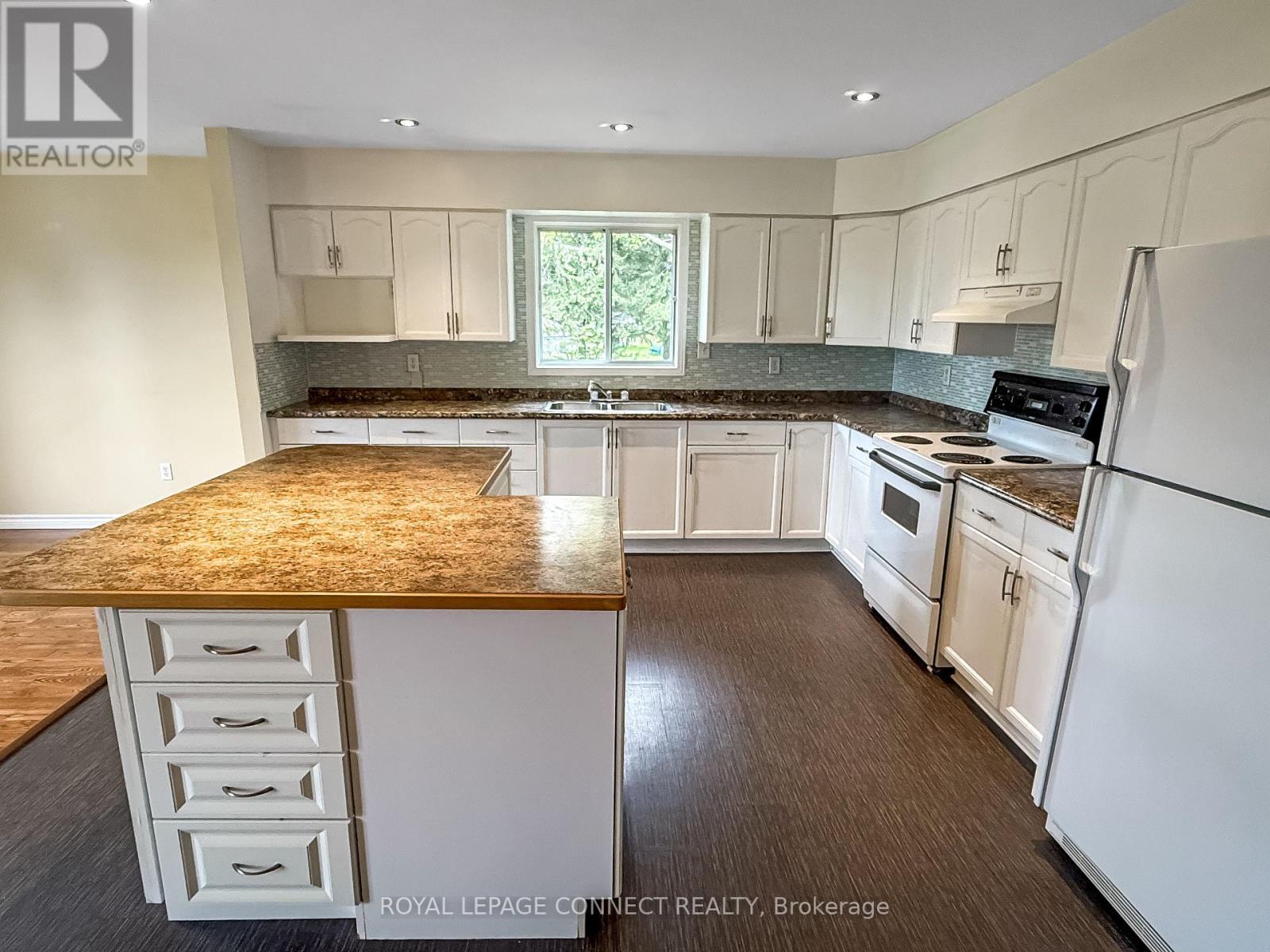 












691 ADDINGTON STREET

,
Stone Mills,




Ontario
K0K3G0

