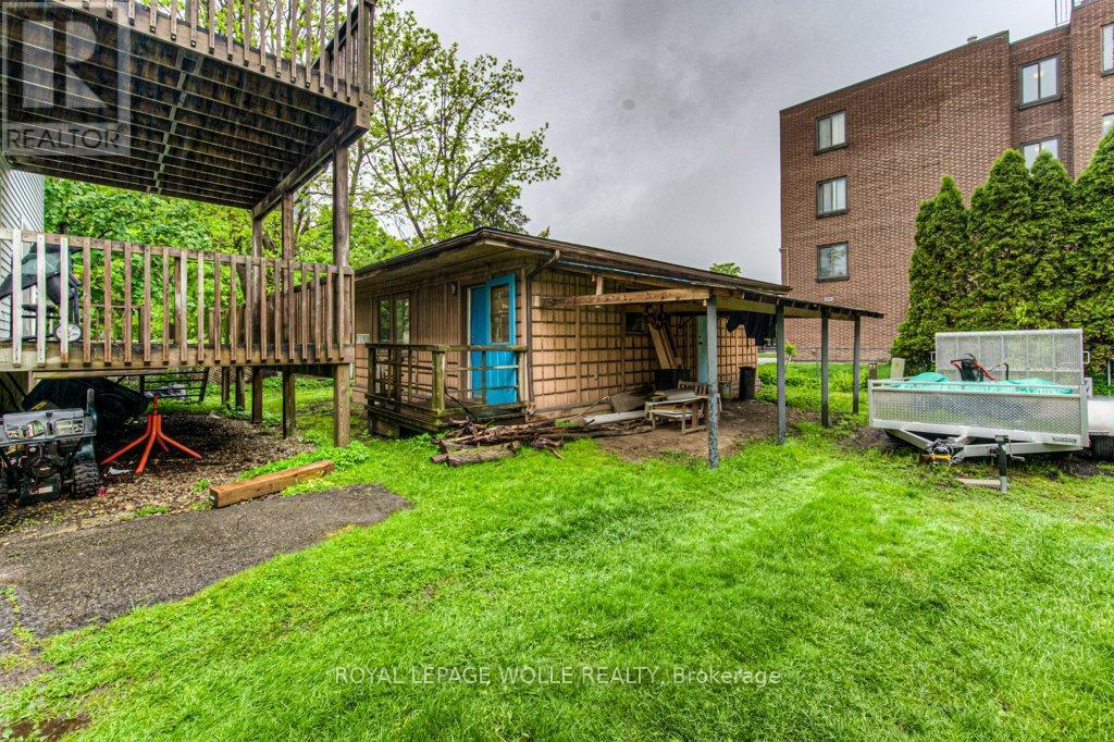 












28 ALLEN STREET E

,
Waterloo,




Ontario
N2J1H9

