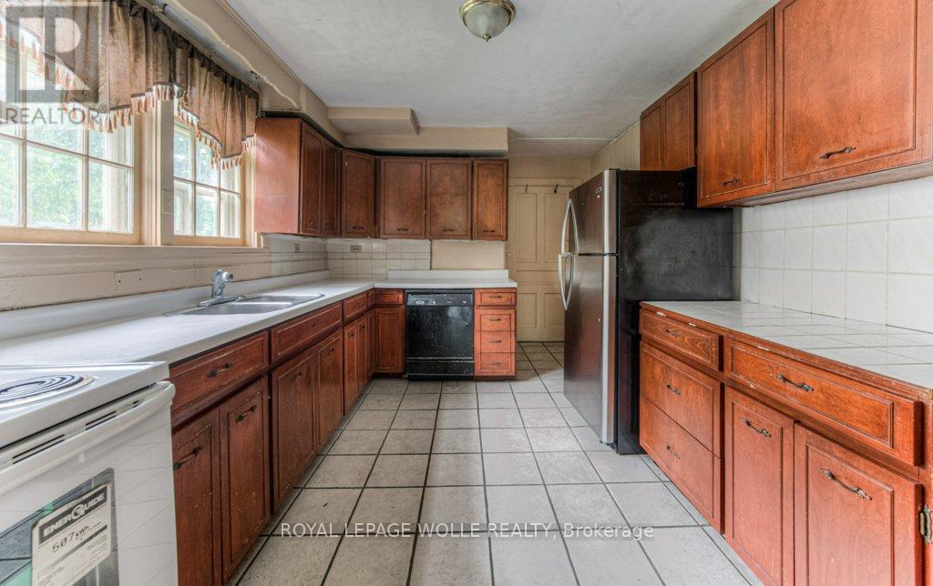 












28 ALLEN STREET E

,
Waterloo,




Ontario
N2J1H9

