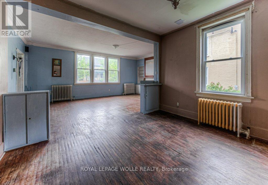 












28 ALLEN STREET E

,
Waterloo,




Ontario
N2J1H9

