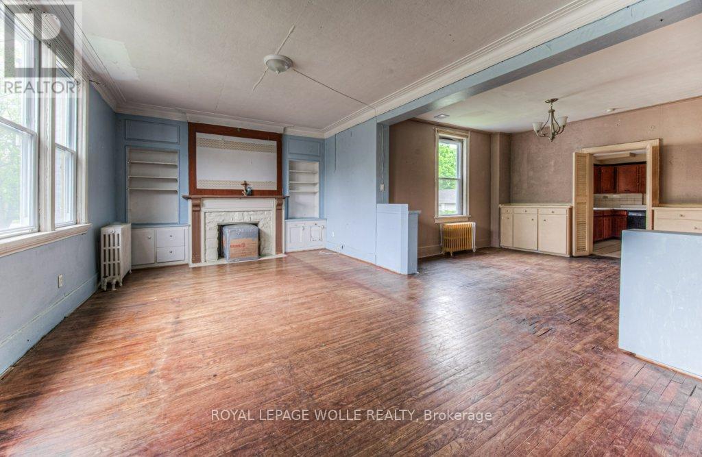 












28 ALLEN STREET E

,
Waterloo,




Ontario
N2J1H9

