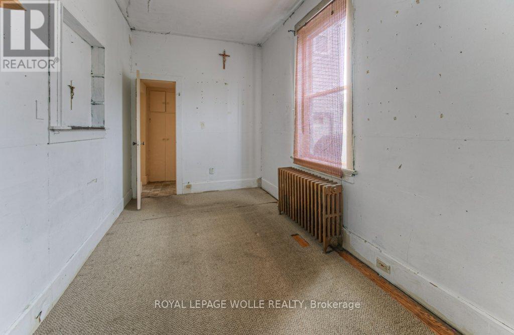 












28 ALLEN STREET E

,
Waterloo,




Ontario
N2J1H9

