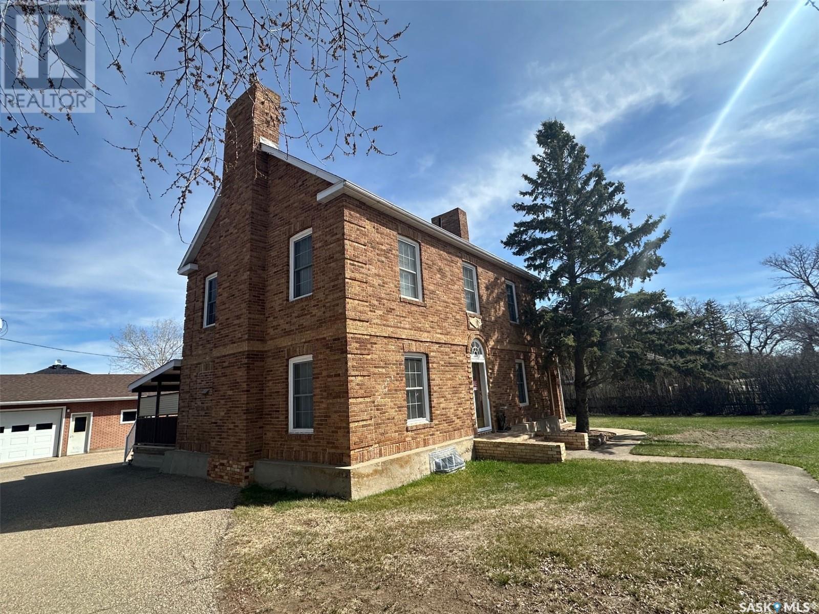 












107 1st AVENUE W

,
Gravelbourg,




Saskatchewan
S0H1X0

