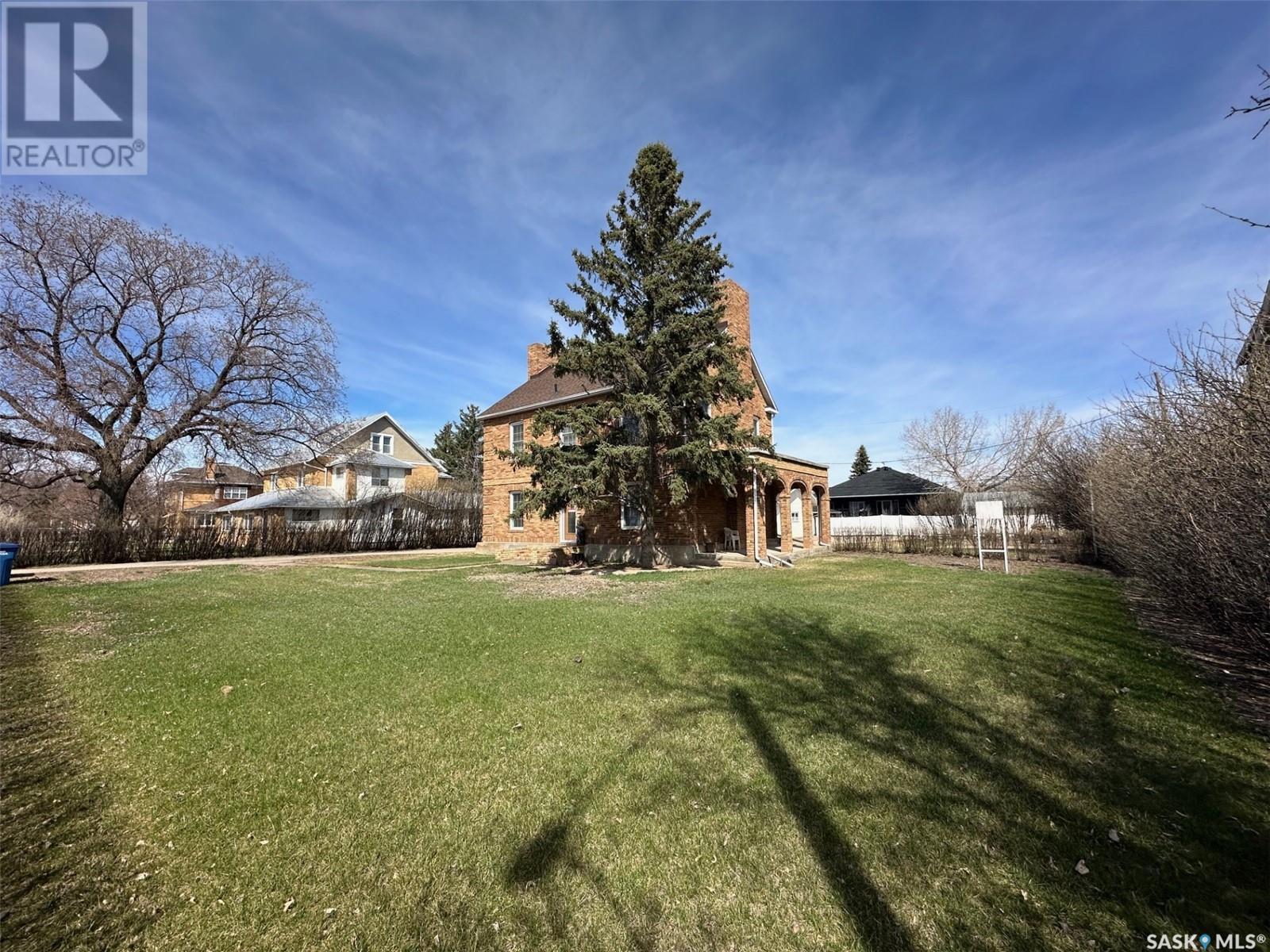 












107 1st AVENUE W

,
Gravelbourg,




Saskatchewan
S0H1X0


